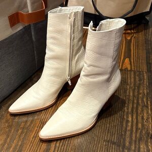 Coconuts by Matisse White Croc-Texture Ankle Boots